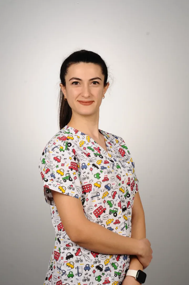 Dinozor buz etkinliği çocuklar için duyusal oyun örneği